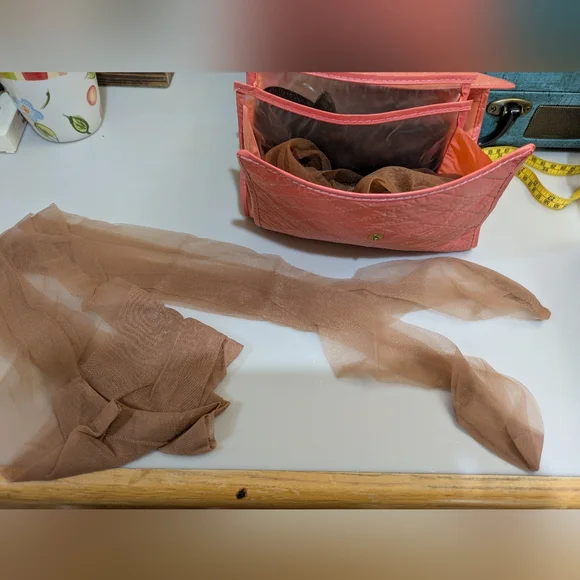 VTG Hosiery Bag w/7 Pairs Of Stockings - Picture 6 of 8